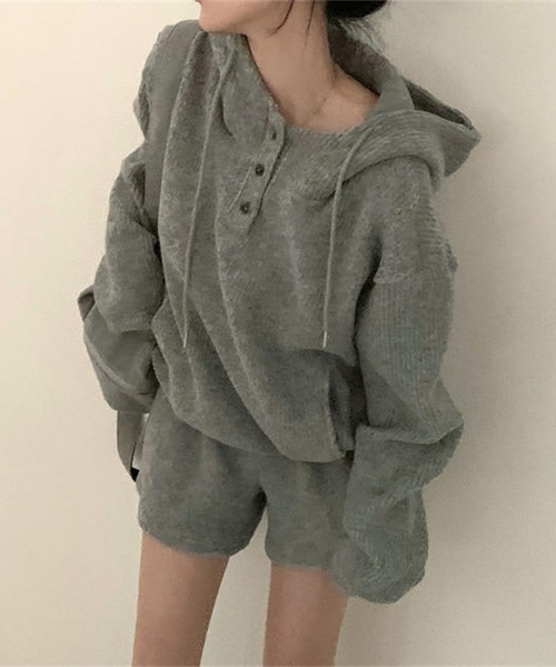 Aelina(エリナ)の「フード付きリラックストップス&ショートパンツセットアップ(セットアップ・レディース・ベージュ/グレー・FREE)」の16枚目の写真