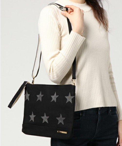 LBC(エルビーシー)の「COLDE フェイクスエードスターショルダーバッグ (ショルダーバッグ・レディース・グレー/ブラック・ONE SIZE)」の2枚目の写真