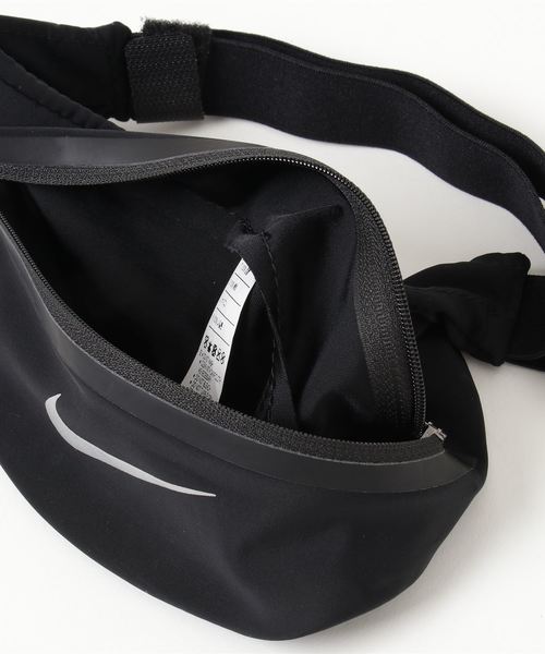 NIKE(ナイキ)の「NIKE/ナイキ/アングルドウェストバッグ(ボディバッグ/ウエストポーチ・メンズ・ブラック・FREE)」の2枚目の写真