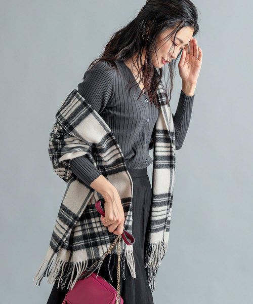 RIVE DROITE（リヴドロワ）の「ウールチェックストール（ストール/ショール・レディース・アイボリー/モカ/グレー/ダークブルー/ライトベージュ/ブラック/イエロー・FREE）」の2枚目の写真