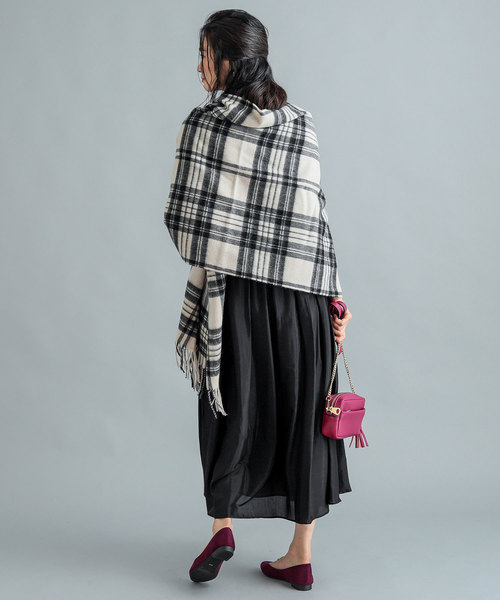 RIVE DROITE（リヴドロワ）の「ウールチェックストール（ストール/ショール・レディース・アイボリー/モカ/グレー/ダークブルー/ライトベージュ/ブラック/イエロー・FREE）」の10枚目の写真
