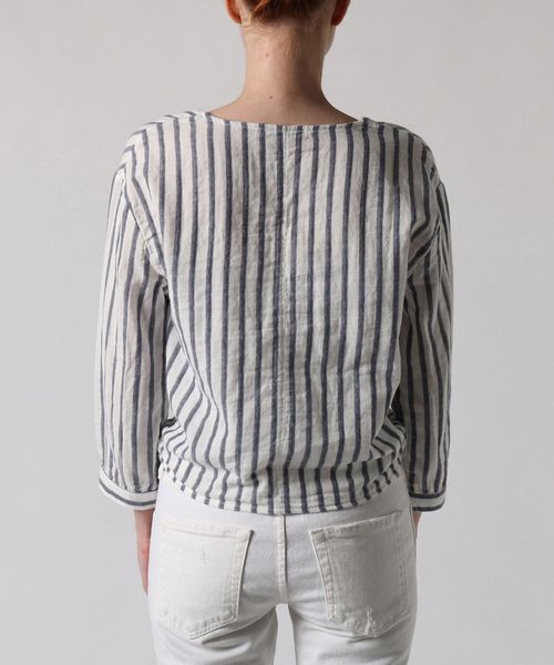 three dots(スリードッツ)の「ストライプガーゼ タイフロントシャツ(シャツ/ブラウス・レディース・ホワイト×ネイビー・SMALL)」の6枚目の写真