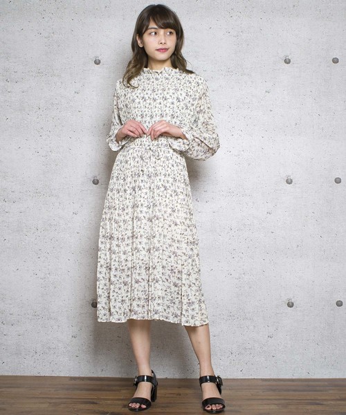 LUGG NAGG(ラグナグ)の「【Jewelobe/ ジュエローブ】スタンドフリルネックプリーツワンピース(ワンピース・レディース・パープル/ピンク/ブラック/ホワイト/ブルー・FREE)」の2枚目の写真