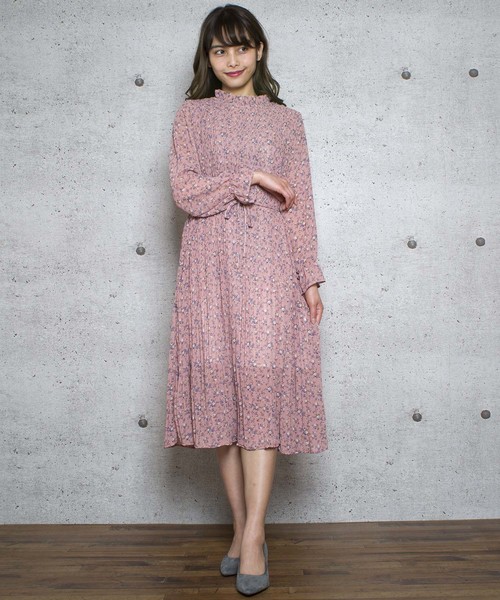 LUGG NAGG(ラグナグ)の「【Jewelobe/ ジュエローブ】スタンドフリルネックプリーツワンピース(ワンピース・レディース・パープル/ピンク/ブラック/ホワイト/ブルー・FREE)」の5枚目の写真