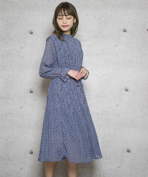 LUGG NAGG(ラグナグ)の「【Jewelobe/ ジュエローブ】スタンドフリルネックプリーツワンピース(ワンピース・レディース・パープル/ピンク/ブラック/ホワイト/ブルー・FREE)」の4枚目の写真