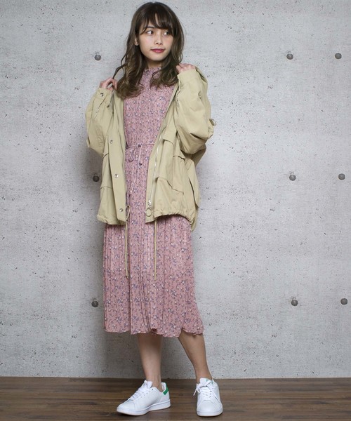 LUGG NAGG(ラグナグ)の「【Jewelobe/ ジュエローブ】スタンドフリルネックプリーツワンピース(ワンピース・レディース・パープル/ピンク/ブラック/ホワイト/ブルー・FREE)」の6枚目の写真