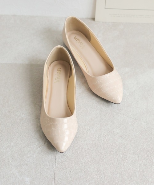 VIVIAN(ヴィヴィアン)の「シンプルプレーンぺたんこパンプス(パンプス・レディース・ブラック系その他/ブラック×グレー/ブラック系その他2/ブラック系その他3/その他14/グレー系その他3/ライトイエロー/パイソン/マルーン/その他24/レオパード/D/E/ホワイト×カーキブラウン/ベージュ系その他3/グレー系その他4/グレー系その他6/ブルー系その他6/ゴールド系その他4/ライトパープル/ブラック×グリーン/Royal/Olive /PINK/スモークグレー/クリアブラック/クリアブラウン/ホワイト×レッド/パープル系その他3/グリーン系その他3・22/24.5/23/26.5/25/25.5/23.5/26/24/22.5)」の18枚目の写真