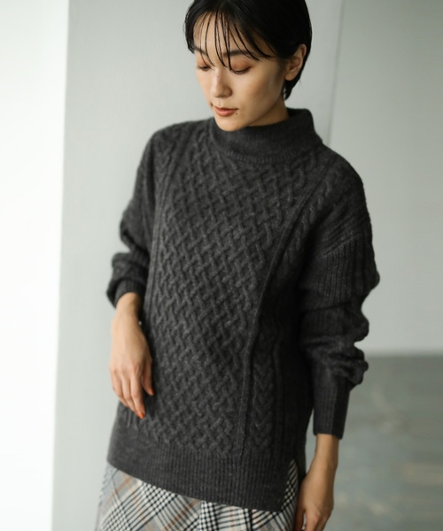 AMERICAN HOLIC（アメリカンホリック）の「ハイネックケーブルニットプルオーバー ＊（ニット/セーター・レディース・ネイビー/ピンク/グリーン/アイボリー/ダークグレー/マスタード・M/L）」の3枚目の写真