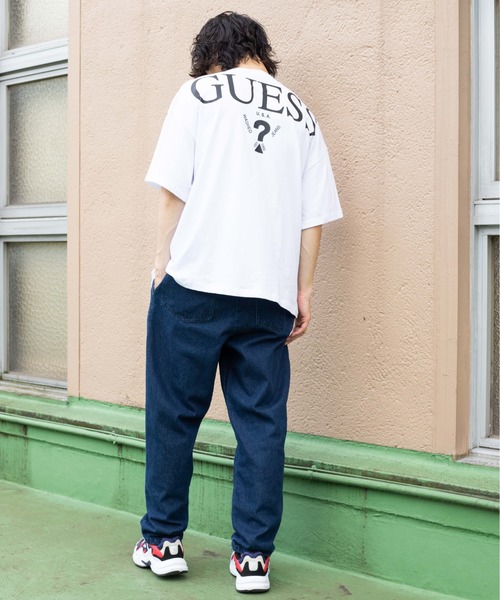 Guess（ゲス）の「∴WEGO/GUESS 別注バックプリントロゴビッグ半袖Tシャツ（Tシャツ/カットソー・メンズ・ベージュ/ホワイト/ブラック/サックスブルー・MEDIUM/LARGE）」の5枚目の写真