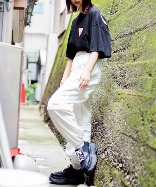 Guess（ゲス）の「∴WEGO/GUESS 別注バックプリントロゴビッグ半袖Tシャツ（Tシャツ/カットソー・メンズ・ベージュ/ホワイト/ブラック/サックスブルー・MEDIUM/LARGE）」の16枚目の写真