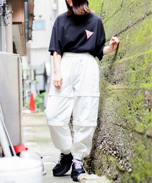 Guess（ゲス）の「∴WEGO/GUESS 別注バックプリントロゴビッグ半袖Tシャツ（Tシャツ/カットソー・メンズ・ベージュ/ホワイト/ブラック/サックスブルー・MEDIUM/LARGE）」の17枚目の写真