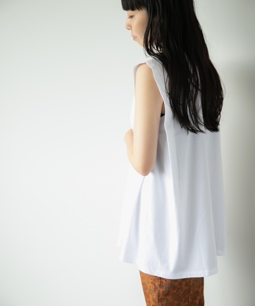 LOWRYS FARM（ローリーズファーム）の「タックノースリーブ　892660（Tシャツ/カットソー・レディース・オフホワイト/カーキ/ブラック/アイボリー・FREE）」の12枚目の写真