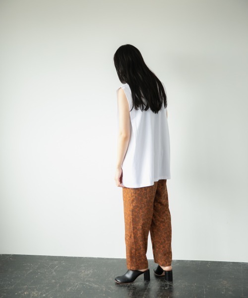 LOWRYS FARM（ローリーズファーム）の「タックノースリーブ　892660（Tシャツ/カットソー・レディース・オフホワイト/カーキ/ブラック/アイボリー・FREE）」の18枚目の写真