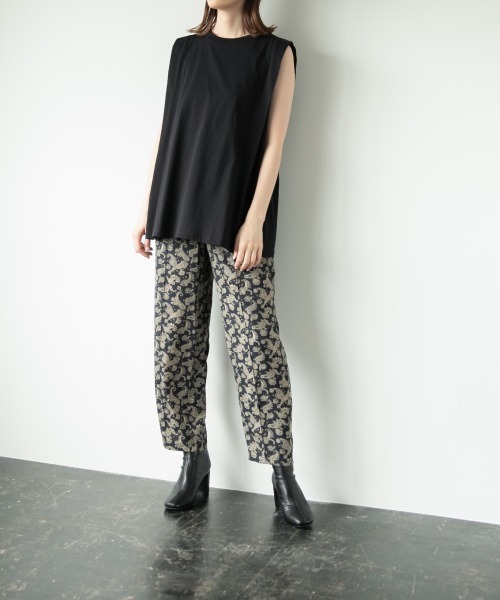 LOWRYS FARM（ローリーズファーム）の「タックノースリーブ　892660（Tシャツ/カットソー・レディース・オフホワイト/カーキ/ブラック/アイボリー・FREE）」の5枚目の写真