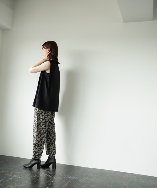 LOWRYS FARM（ローリーズファーム）の「タックノースリーブ　892660（Tシャツ/カットソー・レディース・オフホワイト/カーキ/ブラック/アイボリー・FREE）」の15枚目の写真