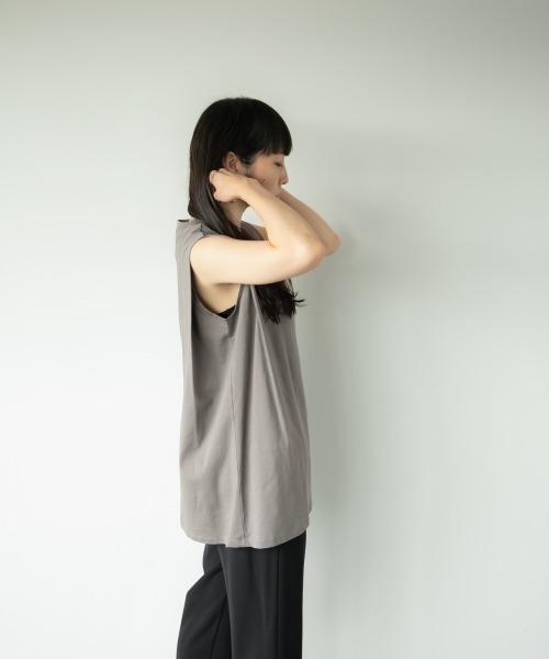 LOWRYS FARM（ローリーズファーム）の「タックノースリーブ　892660（Tシャツ/カットソー・レディース・オフホワイト/カーキ/ブラック/アイボリー・FREE）」の22枚目の写真