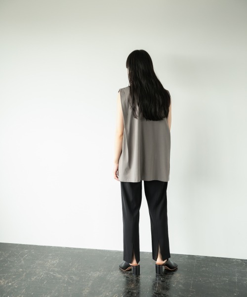 LOWRYS FARM（ローリーズファーム）の「タックノースリーブ　892660（Tシャツ/カットソー・レディース・オフホワイト/カーキ/ブラック/アイボリー・FREE）」の13枚目の写真