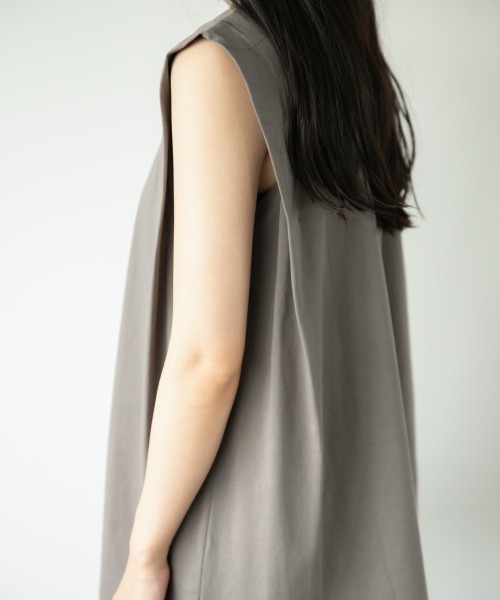 LOWRYS FARM（ローリーズファーム）の「タックノースリーブ　892660（Tシャツ/カットソー・レディース・オフホワイト/カーキ/ブラック/アイボリー・FREE）」の19枚目の写真