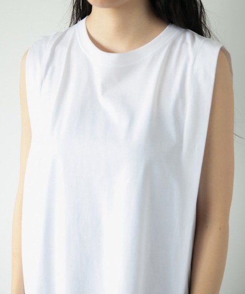 LOWRYS FARM（ローリーズファーム）の「タックノースリーブ　892660（Tシャツ/カットソー・レディース・オフホワイト/カーキ/ブラック/アイボリー・FREE）」の10枚目の写真