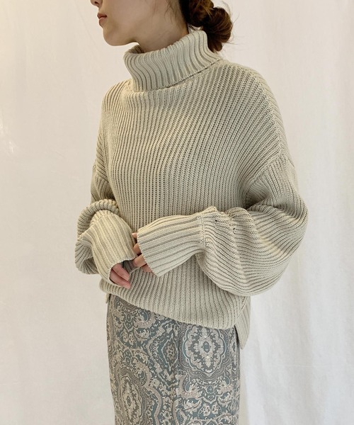 PICCIN（ピッチン）の「ハイネックボリュームニット（ニット/セーター・レディース・キャメル/チャコールグレー/ベージュ・M）」の3枚目の写真