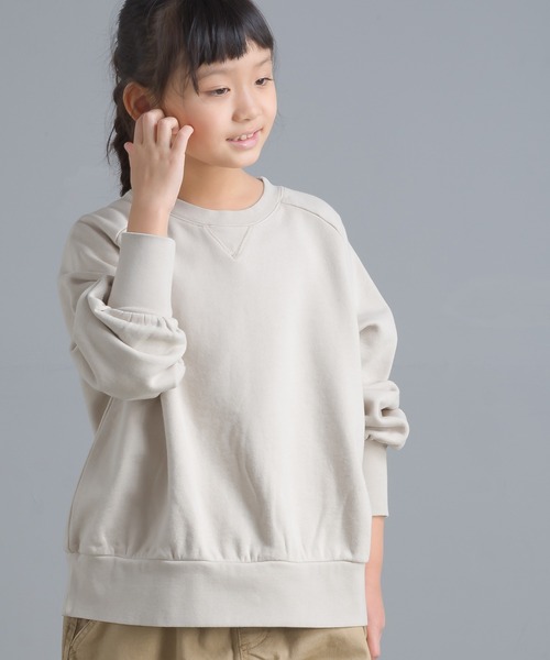 OMNES(オムネス)の「キッズ 裏毛スウェット バッグラベルドルマンプルオーバー(スウェット・キッズ・ネイビー/カーキ/アイボリー/ピンクベージュ・100/110/120/130/140)」の8枚目の写真