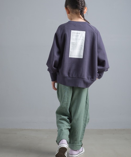 OMNES(オムネス)の「キッズ 裏毛スウェット バッグラベルドルマンプルオーバー(スウェット・キッズ・ネイビー/カーキ/アイボリー/ピンクベージュ・100/110/120/130/140)」の21枚目の写真