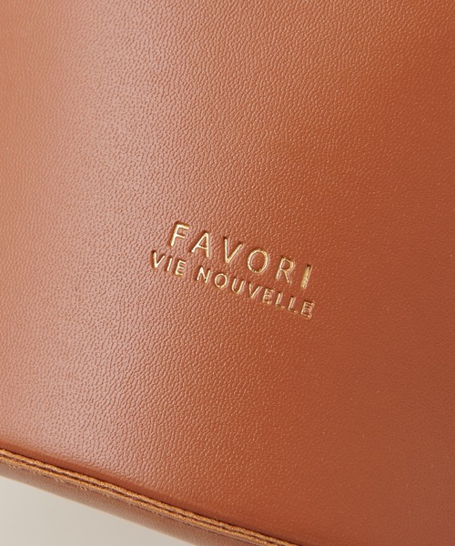 natural couture(ナチュラルクチュール)の「ウッドハンドル2WAYバケツトートバッグ(トートバッグ・レディース・グリーン/ライトベージュ/キャメル・FREE)」の6枚目の写真