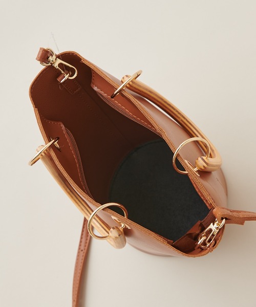 natural couture(ナチュラルクチュール)の「ウッドハンドル2WAYバケツトートバッグ(トートバッグ・レディース・グリーン/ライトベージュ/キャメル・FREE)」の9枚目の写真