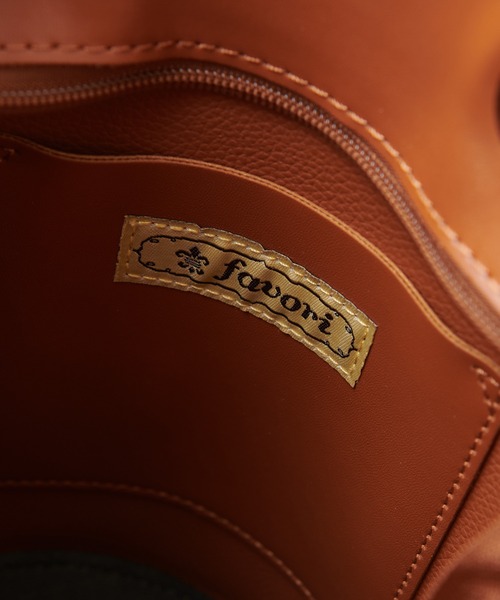 natural couture(ナチュラルクチュール)の「ウッドハンドル2WAYバケツトートバッグ(トートバッグ・レディース・グリーン/ライトベージュ/キャメル・FREE)」の11枚目の写真