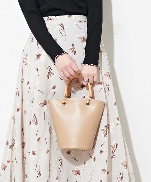 natural couture(ナチュラルクチュール)の「ウッドハンドル2WAYバケツトートバッグ(トートバッグ・レディース・グリーン/ライトベージュ/キャメル・FREE)」の14枚目の写真