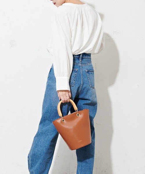 natural couture(ナチュラルクチュール)の「ウッドハンドル2WAYバケツトートバッグ(トートバッグ・レディース・グリーン/ライトベージュ/キャメル・FREE)」の22枚目の写真