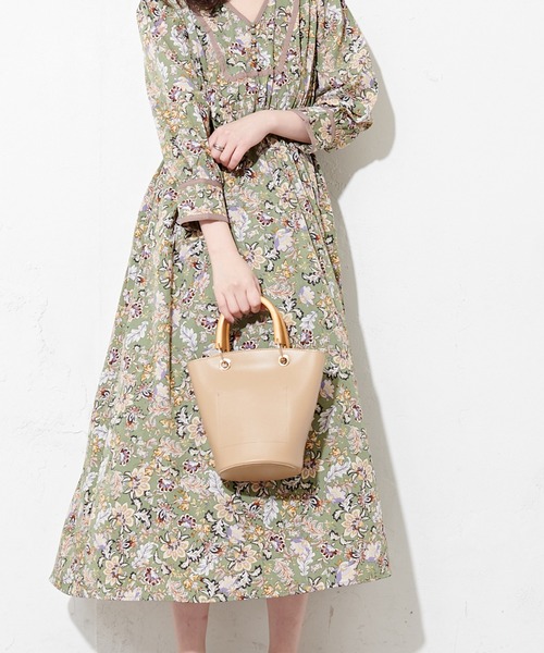 natural couture(ナチュラルクチュール)の「ウッドハンドル2WAYバケツトートバッグ(トートバッグ・レディース・グリーン/ライトベージュ/キャメル・FREE)」の17枚目の写真