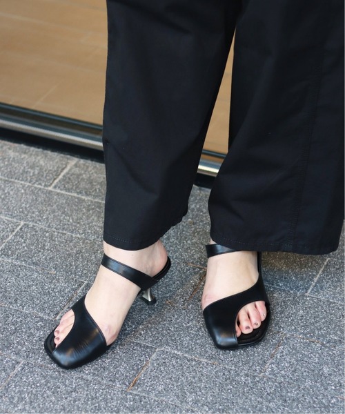 GRISE 5.5cmレザーアシメカットミュールサンダル（サンダル