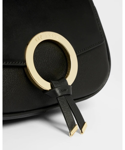 Ted Baker（テッドベーカー）の「TRINETT　リングディテール レザー クロスボディバッグ（ショルダーバッグ・レディース・ブラック/グリーン・O/S）」の10枚目の写真