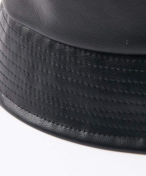 WHO'S WHO gallery（フーズフーギャラリー）の「フェイクレザーバケットハット（ハット・レディース・ブラック/オフホワイト・FREE）」の5枚目の写真