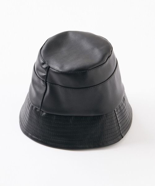 WHO'S WHO gallery（フーズフーギャラリー）の「フェイクレザーバケットハット（ハット・レディース・ブラック/オフホワイト・FREE）」の4枚目の写真