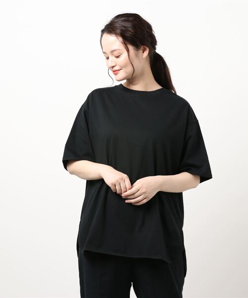 COLONY 2139（コロニートゥーワンスリーナイン）の「【ULTRA HYBRID】USAコットンラウンドヘムTシャツ（Tシャツ/カットソー・レディース・ブラック/オフホワイト/グレイッシュベージュ・MEDIUM/LARGE）」の21枚目の写真