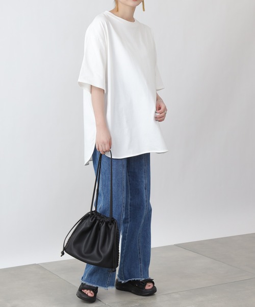 COLONY 2139（コロニートゥーワンスリーナイン）の「【ULTRA HYBRID】USAコットンラウンドヘムTシャツ（Tシャツ/カットソー・レディース・ブラック/オフホワイト/グレイッシュベージュ・MEDIUM/LARGE）」の8枚目の写真