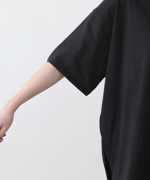 COLONY 2139（コロニートゥーワンスリーナイン）の「【ULTRA HYBRID】USAコットンラウンドヘムTシャツ（Tシャツ/カットソー・レディース・ブラック/オフホワイト/グレイッシュベージュ・MEDIUM/LARGE）」の7枚目の写真