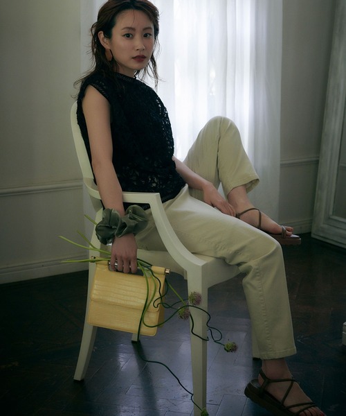 vis-`a-vis（ビサビ）の「ウェストギャザーデニム&ツイルテーパードパンツ（デニムパンツ・レディース・スミクロ/ホワイト系その他5/ブルー系その他4・SS/S/M/L）」の18枚目の写真