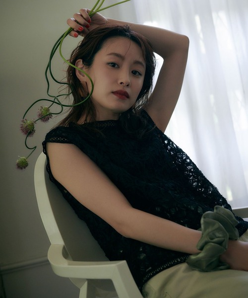 vis-`a-vis（ビサビ）の「ウェストギャザーデニム&ツイルテーパードパンツ（デニムパンツ・レディース・スミクロ/ホワイト系その他5/ブルー系その他4・SS/S/M/L）」の20枚目の写真