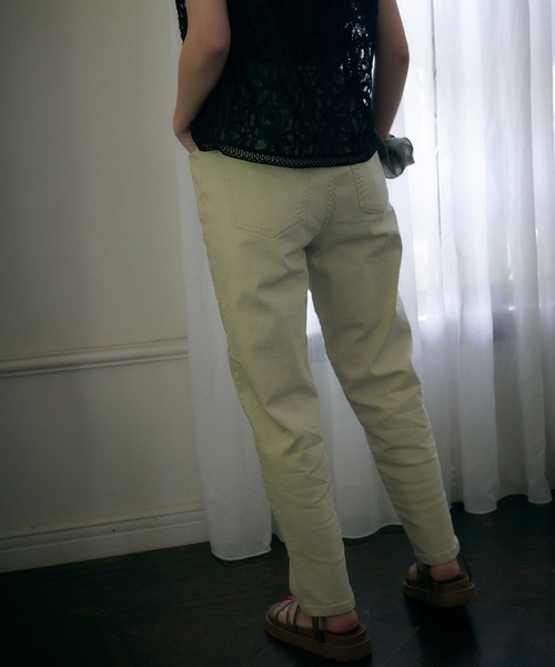 vis-`a-vis（ビサビ）の「ウェストギャザーデニム&ツイルテーパードパンツ（デニムパンツ・レディース・スミクロ/ホワイト系その他5/ブルー系その他4・SS/S/M/L）」の8枚目の写真