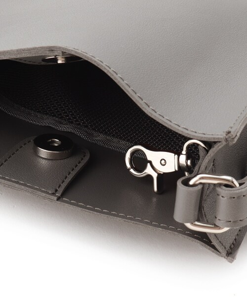 BASECONTROL（ベースコントロール）の「◆レザータッチ 軽量 縦型 コンパクトミニショルダーバッグ（ショルダーバッグ・メンズ・ブラック/グレー/ライトベージュ・99）」の9枚目の写真