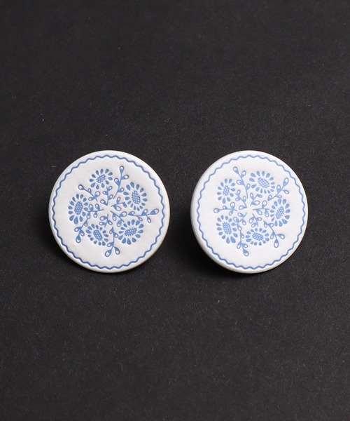 I am I in fact...(アイアムアイインファクト)の「SMALL MUSTACHE コースターイヤリング(イヤリング・レディース・グリーン/ブルー/ブラック・FREE)」の3枚目の写真