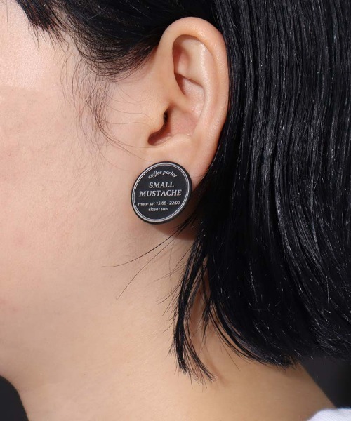 I am I in fact...(アイアムアイインファクト)の「SMALL MUSTACHE コースターイヤリング(イヤリング・レディース・グリーン/ブルー/ブラック・FREE)」の17枚目の写真