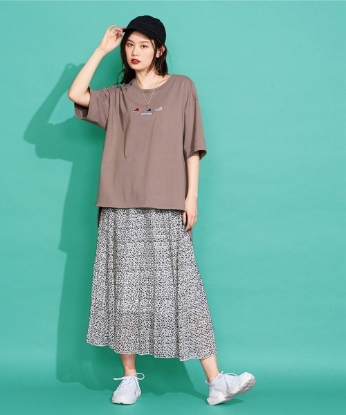CONVERSE(コンバース)の「大きいサイズ 綿100%バックヘンリーデザインTシャツ(コンバース)(その他トップス・レディース・モカ/ブラック・L~LL/5L~6L/3L~4L)」の3枚目の写真