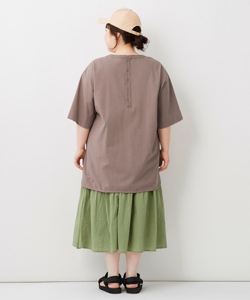 CONVERSE(コンバース)の「大きいサイズ 綿100%バックヘンリーデザインTシャツ(コンバース)(その他トップス・レディース・モカ/ブラック・L~LL/5L~6L/3L~4L)」の15枚目の写真