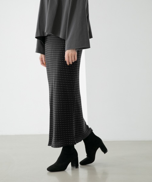 yuw（ユウ）の「ドットタイトマーメイドスカート　957865（スカート・レディース・ブラック/ブラウン/アイボリー・MEDIUM/LARGE）」の2枚目の写真