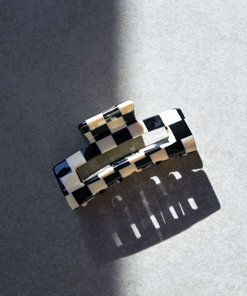 CALIFORNIA OUTFITTERS（カリフォルニア アウトフィッターズ）の「【LULKA（ルールカ）】ブロックチェックヘアクリップ サークルヘアクリップ（バレッタ/ヘアクリップ・レディース・ブラック系その他/ブラック系その他2/ブラック系その他3/ブラック系その他5/ブラック系その他4・ONE SIZE）」の4枚目の写真