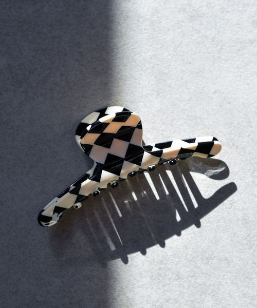 CALIFORNIA OUTFITTERS（カリフォルニア アウトフィッターズ）の「【LULKA（ルールカ）】ブロックチェックヘアクリップ サークルヘアクリップ（バレッタ/ヘアクリップ・レディース・ブラック系その他/ブラック系その他2/ブラック系その他3/ブラック系その他5/ブラック系その他4・ONE SIZE）」の5枚目の写真